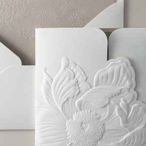 Invitation personnalisée en papier offset avec impression numérique, gaufrage sculpté classique, logo personnalisé, forme unique, impression Vanille - Product Image 1