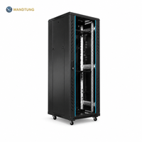 Armoire de serveur standard 19 pouces en acier SPCC avec porte en verre grillagé et barre de mise à la terre pour la gestion des câbles, idéale pour les projets de centres de données