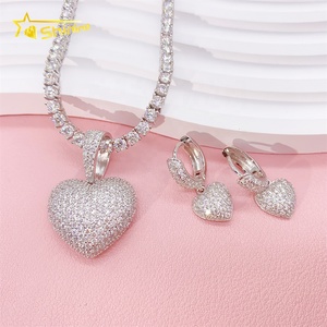 <span class=keywords><strong>Pas</strong></span> <span class=keywords><strong>cher</strong></span> prix 925 en argent Sterling bijoux de mode hommes entièrement glacé VVS <span class=keywords><strong>diamant</strong></span> Moissanite coeur <span class=keywords><strong>pendentif</strong></span> avec boucles d'oreilles - Product Image 1