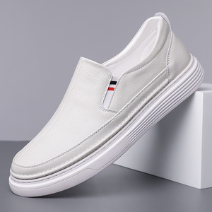 รองเท้าโลฟเฟอร์แบบสวมสีขาวสำหรับผู้ชาย รองเท้าหนังลำลอง ส้นเตี้ย พื้นยาง ทนทาน เหมาะสำหรับใส่พักผ่อน - Product Image 1
