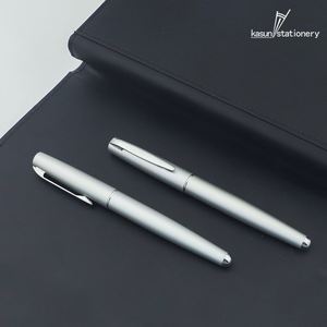 Stylo Roller Professionnel en Métal Argenté Entièrement en Aluminium avec Logo Personnalisé pour Cadeau d'Affaires ou de Bureau - Product Image 5