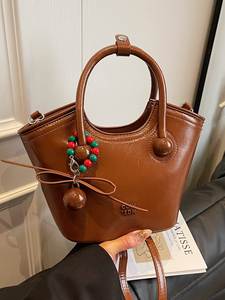 กระเป๋าถือสะพายข้างสีแดงราคาโรงงาน กระเป๋าถือทรงถังพรีเมียมสำหรับงานแต่งงาน กระเป๋าถือแบบถือหรือสะพายไหล่เดียว - Product Image 6