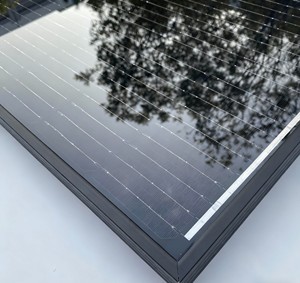 แผงโซลาร์เซลล์สีดำกำลังสูง 100-580 วัตต์ แบบ Half-Cell ประสิทธิภาพ 21% ขนาดเซลล์ 210 มม. ขายตรงจากโรงงาน YUNFanB สีดำกำลังสูง - Product Image 3