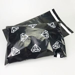 Bolsa de Embalaje para Camisetas Negra Ecológica Personalizada, Biodegradable, de Poliéster con Logotipo para Uso en Supermercados - Product Image 3