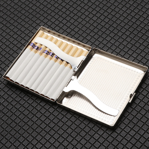 Caja de cigarrillos de <span class=keywords><strong>metal</strong></span> grabada <span class=keywords><strong>Vintage</strong></span> hecha a mano Erliao, caja de almacenamiento de tabaco portátil con diseño cruzado decorativo - Product Image 5