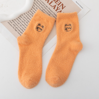 Chaussettes douillettes en polyester tricoté respirant, 5 couleurs personnalisées, taille unique pour femmes, idéales pour l'été et le printemps, emballées dans un sac
