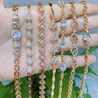 Bracelet en cuivre plaqué or en gros, serti de micro-diamants VVS Zircon, style Ice Out, avec breloque œil baguette pour femme