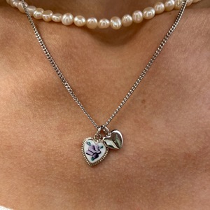 Collana con Ciondolo Smaltato Placcato Oro a Forma di Fiore d'Amore con Perla, Charm <span class=keywords><strong>per</strong></span> <span class=keywords><strong>Lei</strong></span> - Product Image 3