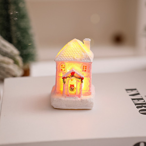บ้านจำลองสีพาสเทลเรืองแสงสีชมพู ของตกแต่งโต๊ะคริสต์มาส บ้านวิลล่าคริสต์มาสพร้อมไฟ LED สำหรับตั้งโต๊ะ - Product Image 5