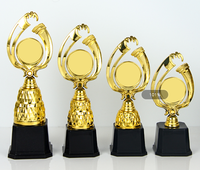 Prix de gros Trophées en plastique avec étoile Fabricant de produits artisanaux en plastique moderne populaire Trophées créatifs en stock
