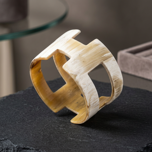 Brazalete Clásico Hecho a Mano con Cuerno de Búfalo Natural, Joyería Religiosa Hindú Unisex con Piedras Preciosas de Ónix de Rajastán - Product Image 3