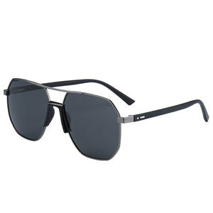 Nouvelles lunettes de soleil polarisées carrées avec verres TAC UV400, style tendance, protection UV classique, unisexe, pour la conduite en extérieur - Product Image 1