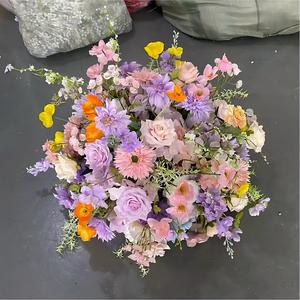 Lussuosa Decorazione Moderna per Corridoio Nuziale con Fila di Rose Artificiali in Seta Bianca, Sfondo Floreale 3D per Eventi e Feste di Alta Qualità - Product Image 2