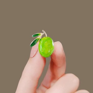 Broche de aleación estilo japonés con diseño de cereza, fresa y limón, a la moda, con hebilla antiexposición para cárdigan - Product Image 3
