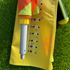 2 Buah Bendera Wasit Profesional yang Dapat Diputar dan Dilepas untuk Acara Sepak Bola Resmi, Bendera Wasit Tahan Air dengan Tas PU - Product Image 4