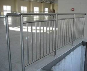 Rampe de balcon en acier inoxydable, design de <span class=keywords><strong>garde</strong></span>-<span class=keywords><strong>corps</strong></span> métallique pour escaliers - Product Image 1