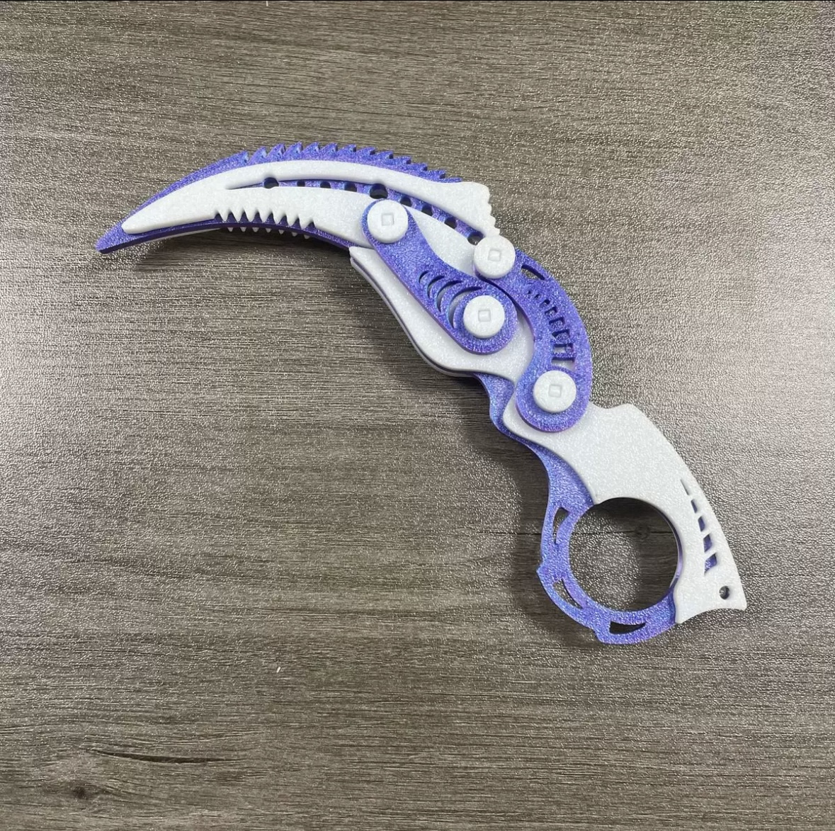 Couteau à griffes de cyberdragon bleu violet blanc