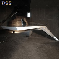 Table de bureau futuriste en lévitation Table de patron unique Table de bureau d'ordinateur cool suspendue au mur