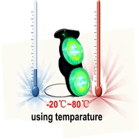 Feux de signalisation routière solaires à double alimentation 10 LED en plastique, protection IP66, réflecteur prismatique haute intensité pour la sécurité routière