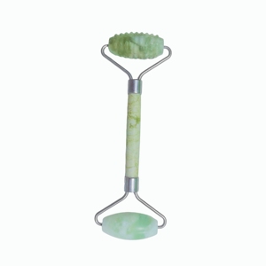 Rodillo facial de jade con doble punta para masaje y cuidado de la piel - Product Image 3