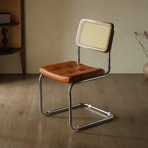 Silla de comedor moderna de piel sintética y metal con asiento acolchado y respaldo de bastón para el comedor del hogar, la oficina o los asientos de café - Product Image 6