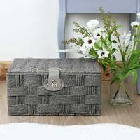 Panier de rangement rectangulaire tressé moderne OEM avec couvercle et étagère en fer, design en corde de papier gris pour le rangement alimentaire dans le salon