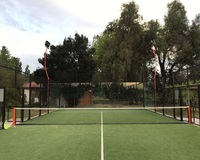 Terrain de padel panoramique sur mesure de luxe en plein air avec verre trempé de 12 mm, gazon artificiel, structure en acier, salle de sport, hôtel, centre sportif