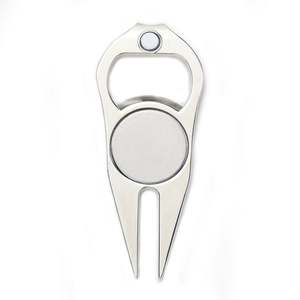 Artículos Promocionales de Golf: Abridor de Botellas Multifuncional y Herramienta de Reparación de Divots de Golf con Espacios en Blanco Personalizables para Herramientas de Divots de Golf Metálicas - Product Image 6