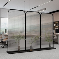 Cloison mobile moderne et simple en verre teinté pour bureau, hôtel, entrée, mur de fond pour diffusion en direct, sans défauts esthétiques