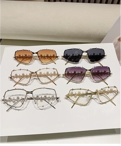 <span class=keywords><strong>IVISION</strong></span> 2024 Neue Mode Y2K Gold Runde Sonnenbrille mit Diamantbesetzten Bügeln UV400 Antireflexbeschichtung Großer Rahmen Street-Style - Product Image 4