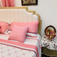 En stock, livraison rapide : Ensemble de literie King Size 13 pièces avec drap-housse et rideaux, prêt à être expédié, directement de l'usine.