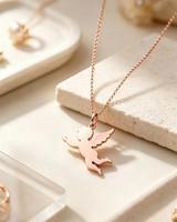 Delicado Collar con Colgante de Ángel Cupido, Chapado en Oro de 18K PVD, Acero Inoxidable, Resistente al Agua y al Deslustre, Joyería con Colgante de Querubín