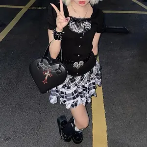 Estilo gótico de las mujeres amor corazón monedero bolso Y2k Hot Girls Punk bolso de hombro decoración de Metal <span class=keywords><strong>mujer</strong></span> negro Cool Messenger Bags - Product Image 4
