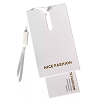 Étiquettes suspendues personnalisées imprimées avec détails en feuille d'or, motif croisé gaufré, cordon en ruban satiné blanc et noir, sacs en papier écologiques
