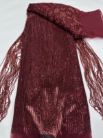 Tissu en dentelle brodée de perles et de paillettes vert émeraude - Luxe élégant pour robes de soirée