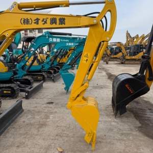 Mini-excavatrice hydraulique Komatsu PC35MR d'occasion de 3,5 tonnes avec moteur Yanmar et rétraction des chenilles pour l'accès aux portes et l'entretien municipal - Product Image 4