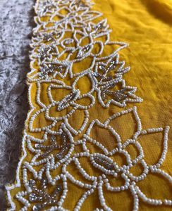 Sari en organza de soie élégant avec bordure perlée et motif ajouré, idéal pour les mariages, les soirées, les festivals et les occasions spéciales - Product Image 6