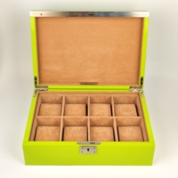 Kotak Jam Tangan Kayu High Gloss dengan Lapisan Suede, 8 Slot Bantal Jam Tangan, Engsel dan Kunci Logam, Logo Custom untuk Penyimpanan dan Pajangan Jam Tangan Mewah