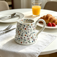 Tasse en céramique florale façonnée à la main, grande capacité 600 ml, forme ondulée irrégulière pour café, thé, eau