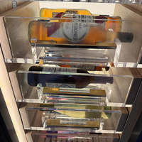 Armoire à vin en acier inoxydable personnalisée OEM, cave à vin de présentation très vendue pour salon avec étagère en bois
