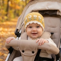 Gorro de Bebé Tejido a Mano de Primera Calidad con Diseño de Margaritas, Gorro Infantil Suave y Ajustable, Diseño Floral Único Hecho a Mano, Calidez en las Puntas de los Dedos