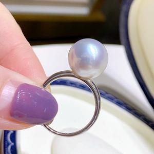 Bague en perle naturelle de 12-13 mm de Zhuji Wholesale, design simple en argent épais, polyvalente et tendance pour un usage personnel ou un cadeau - Product Image 3