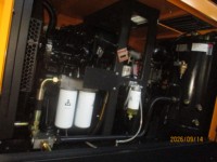 Nouveau compresseur d'air rotatif portable à vis, refroidi par eau, diesel Cummins 10 bars, 26 m/min, pour le forage de roche et le sablage