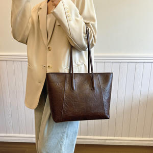 Sac fourre-tout pour femme de style coréen tendance 2025, grande capacité, simple, sac à bandoulière en PU pour les déplacements polyvalents - Product Image 4