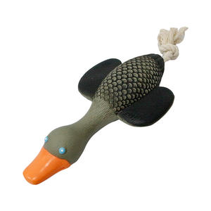 Simpatico giocattolo per cani a forma di anatra in lattice con un suono stridulo - Product Image 6
