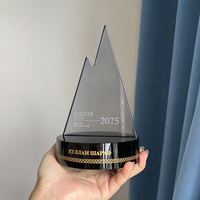 MH-MJ0338 trophée semi transparente noire en forme de montagne personnalisée