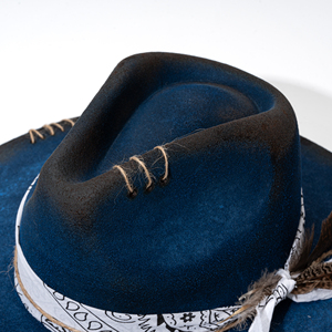 Sombrero Vaquero de Fieltro de Lana 100% Premium, Estilo Western, con Acabado Desgastado y Decoración de Plumas, con Pañuelo Bandana para Mujer - Product Image 3