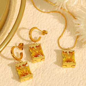 Conjunto de Joyería de Estilo Europeo Americano con Diseño de Lámpara de Aceite, Collar y Pendientes de Acero Inoxidable para Mujer - Product Image 1