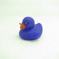 Vente en gros Mini Plain Designs 2 pouces PVC Logo personnalisé Baignoire en vrac Canard de bain grinçant Jouets Canard en caoutchouc