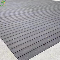 Planches de terrasse composites à grain de bois antidérapantes modernes en relief WPC pour l'application extérieure de parc de jardin en plein air-Vente en gros